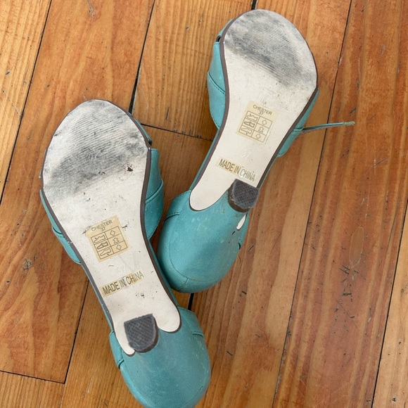 Light turquoise vintage-style pumps size 7 - Picture 4 of 4